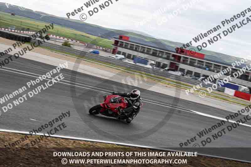 cadwell no limits trackday;cadwell park;cadwell park photographs;cadwell trackday photographs;enduro digital images;event digital images;eventdigitalimages;navarra;no limits trackdays;peter wileman photography;racing digital images;trackday digital images;trackday photos